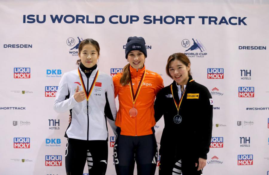 Zhang Chutong (CHN) Suzanne Schulting (NED) Kim Ji Yoo (KOR) WCSTSS GER 2019©ISU 1127157240