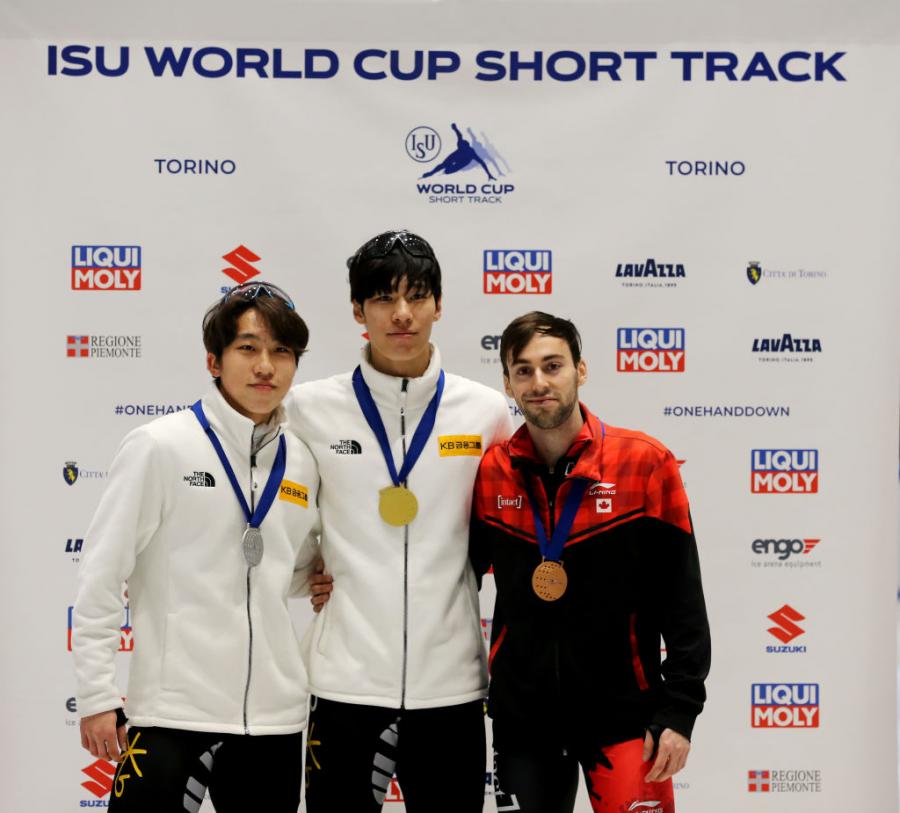 Park Ji Won (KOR) Hwang Daeheon (KOR) Steven Dubois (CAN) WCSTSS ITA 2019©International Skating Union (ISU) 1128697076