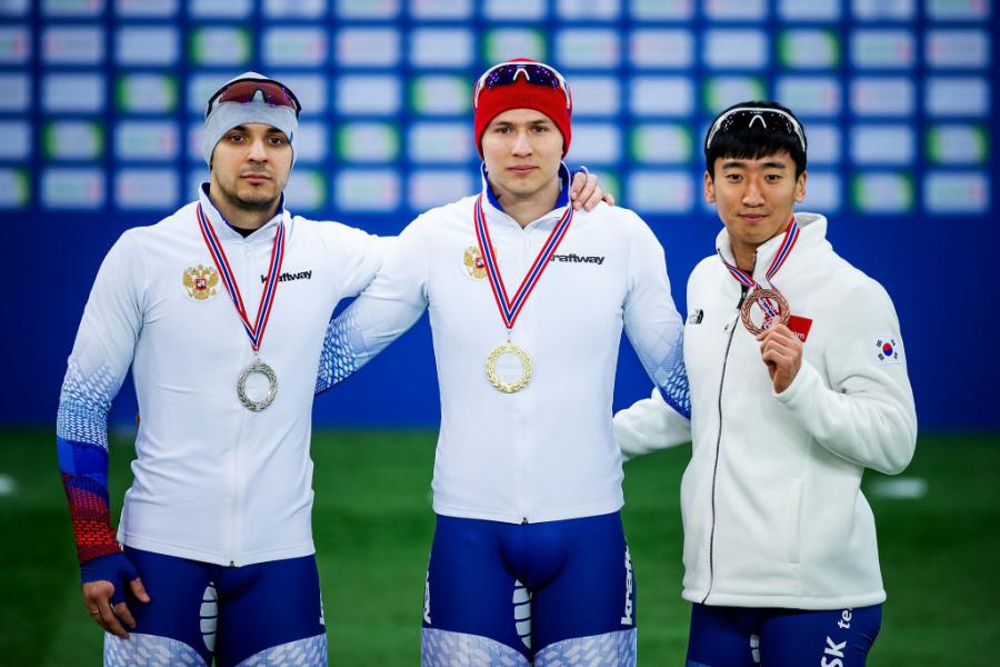 Viktor Mushtakov and Pavel Kulizhnikov of Russia and Jun Ho Kim (KOR) WCSS NOR 2019©International Skating Union (ISU) 1127152582